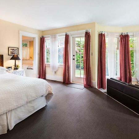 Thistledown House Уэст-Ванкувер Экстерьер фото