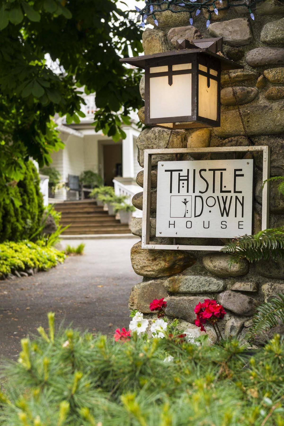 Thistledown House Уэст-Ванкувер Экстерьер фото