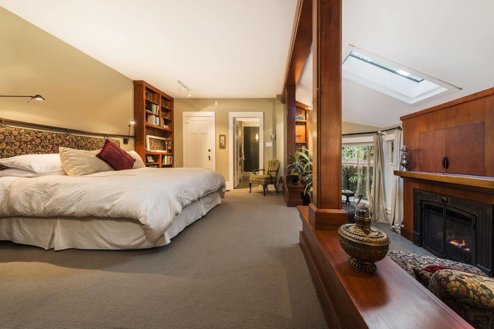 Thistledown House Уэст-Ванкувер Экстерьер фото