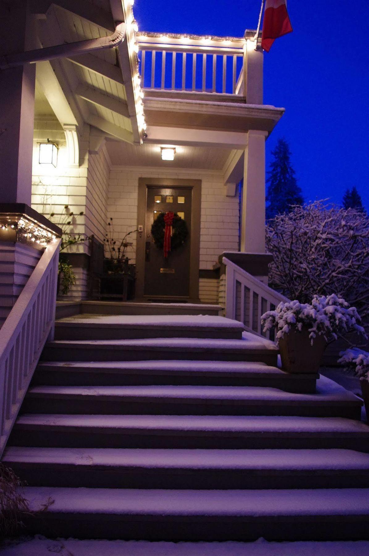Thistledown House Уэст-Ванкувер Экстерьер фото