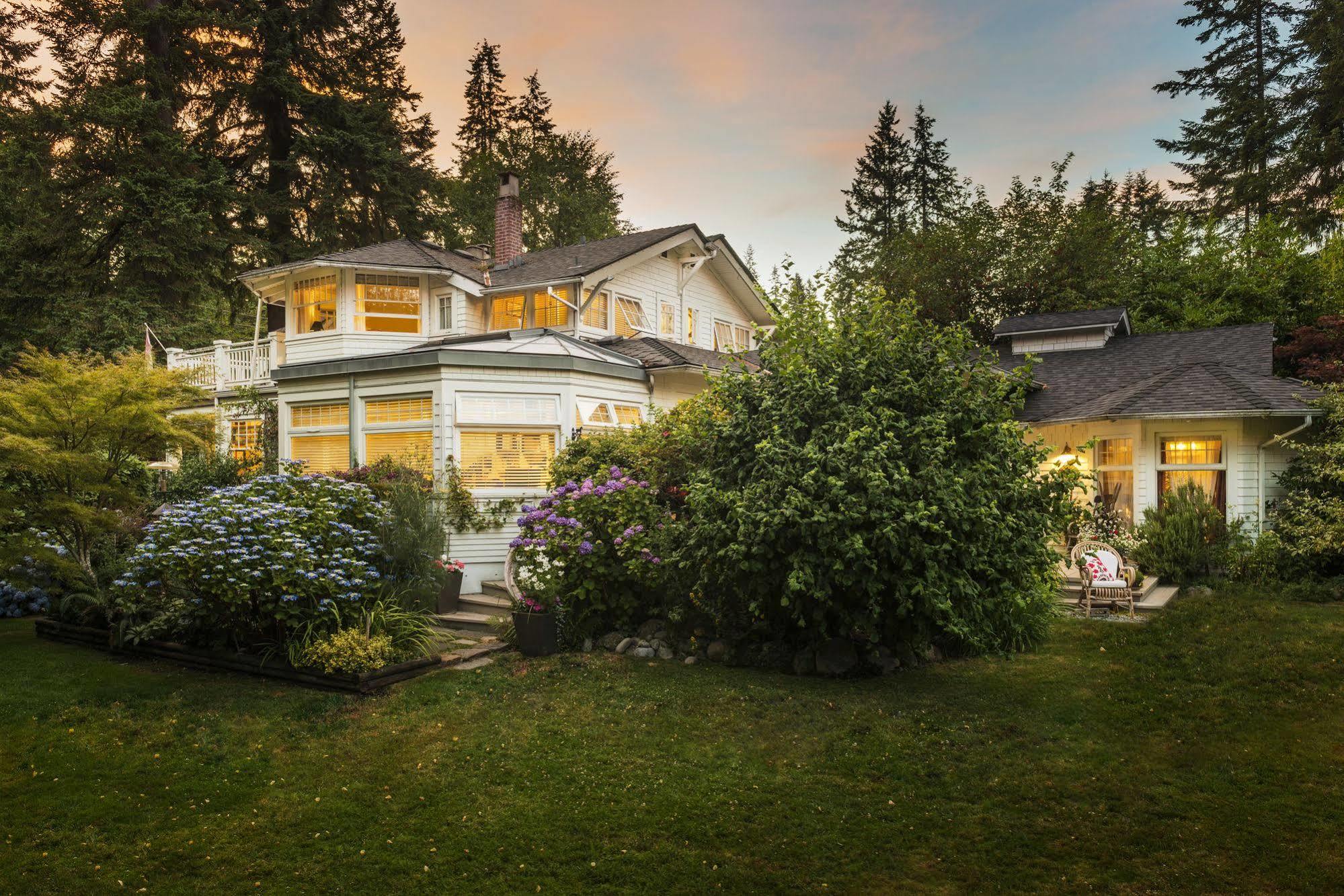 Thistledown House Уэст-Ванкувер Экстерьер фото